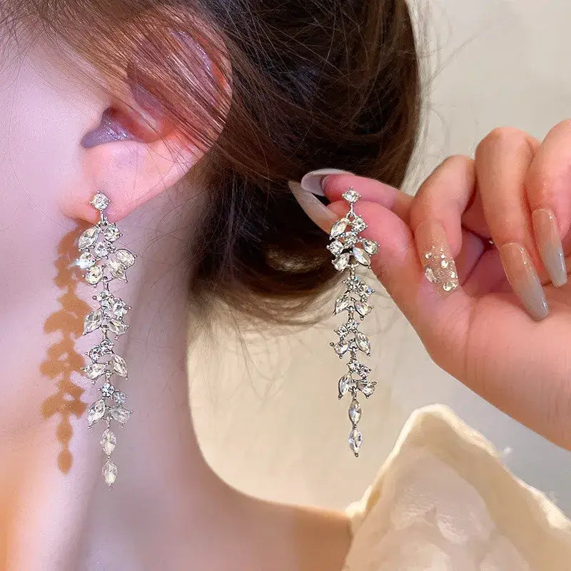 Sliver Maple Leaf Zircon Tassel Long Earrings For Women Shiny Rhinestone Wedding Drop Earrings Party Jewelry Gifts 2024 New